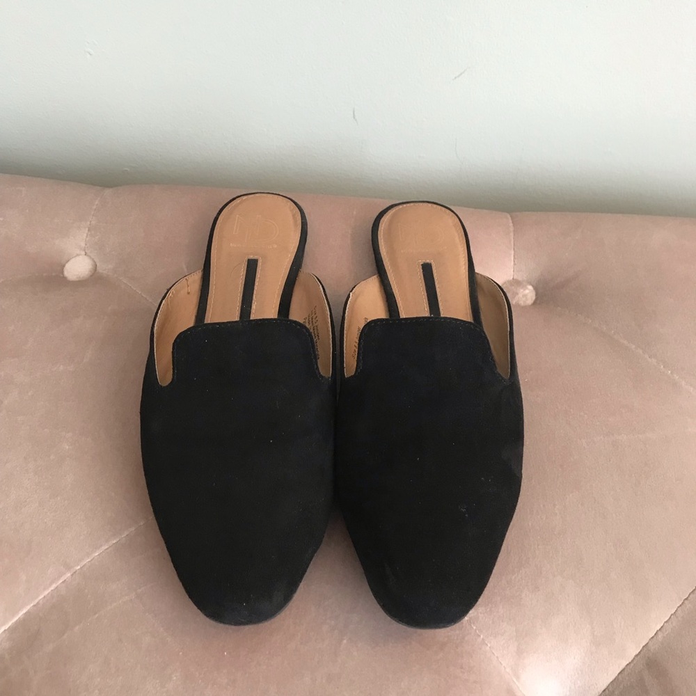 NEW DIRECTIONS- women’s black mules size 8.5
